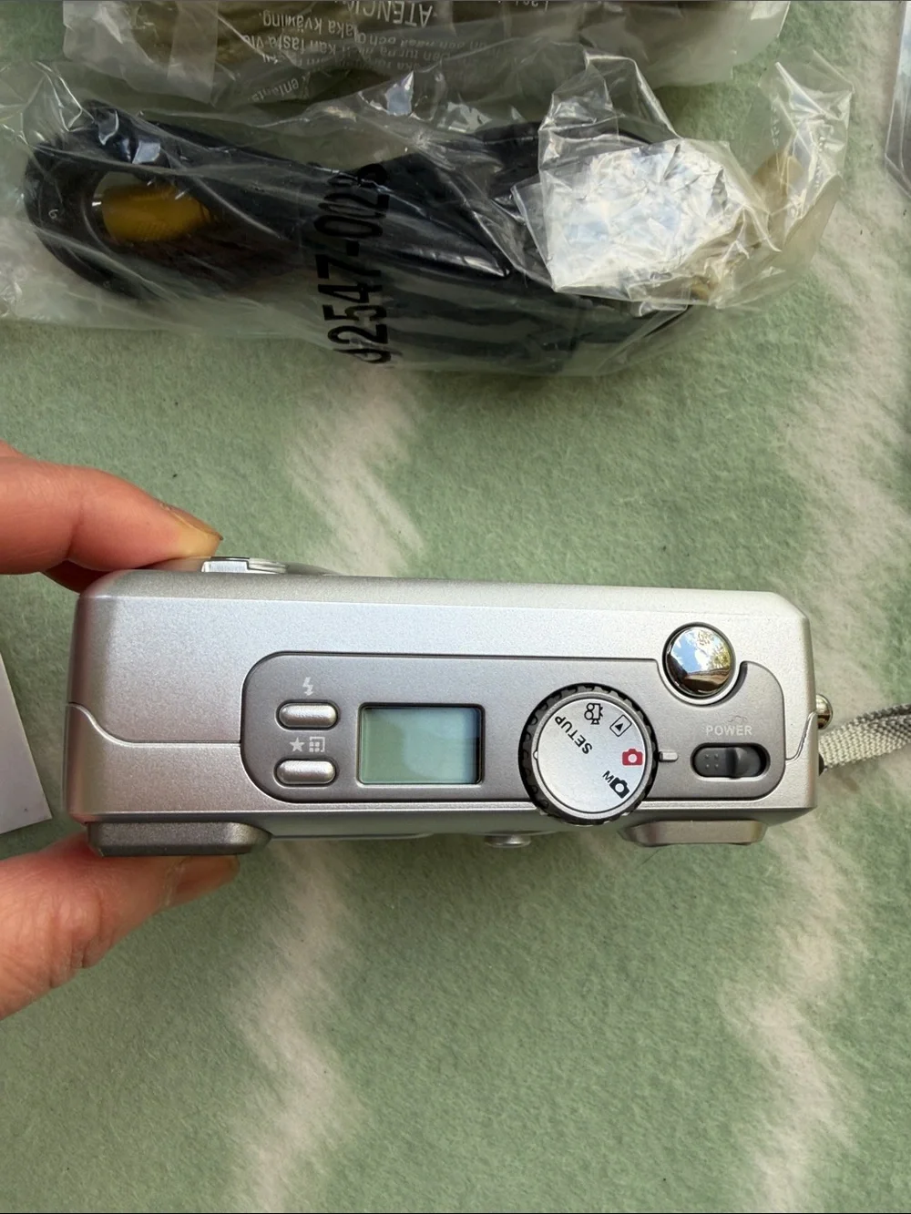 New Vivitar Silver 2.0MP Vintage Digital Camera with Accessories and 512 MB Card